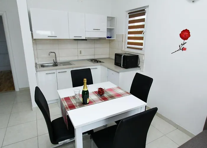 Renato Apartman *